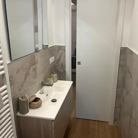 800 Mt From The Sea, 2room Apartment, Ac And Wifi Lägenhet